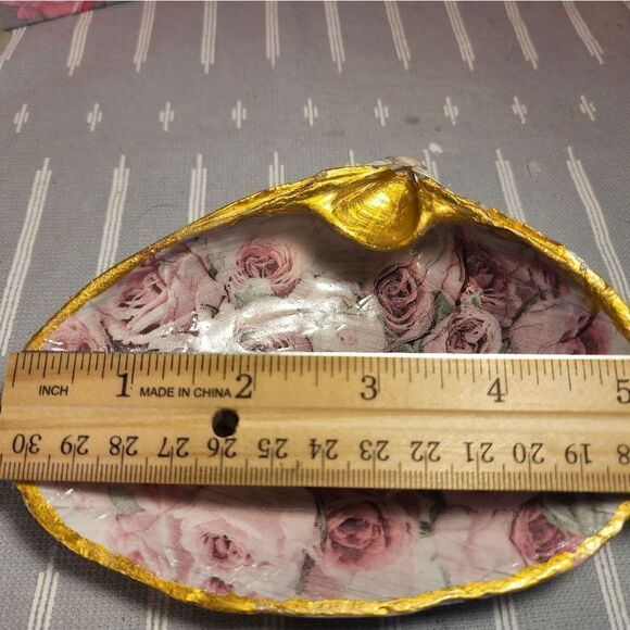 DECOUPAGE CLAM SHELL DECOUPAGE PINK ROSES ON A CLAM SHELL TRINKET DISH - Picture 8 of 10